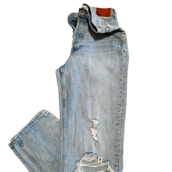 Denim Forum | The BF Highrise Loose 28L  Aritzia Distressed Woman Jean | Size 26 - Picture 7 of 16